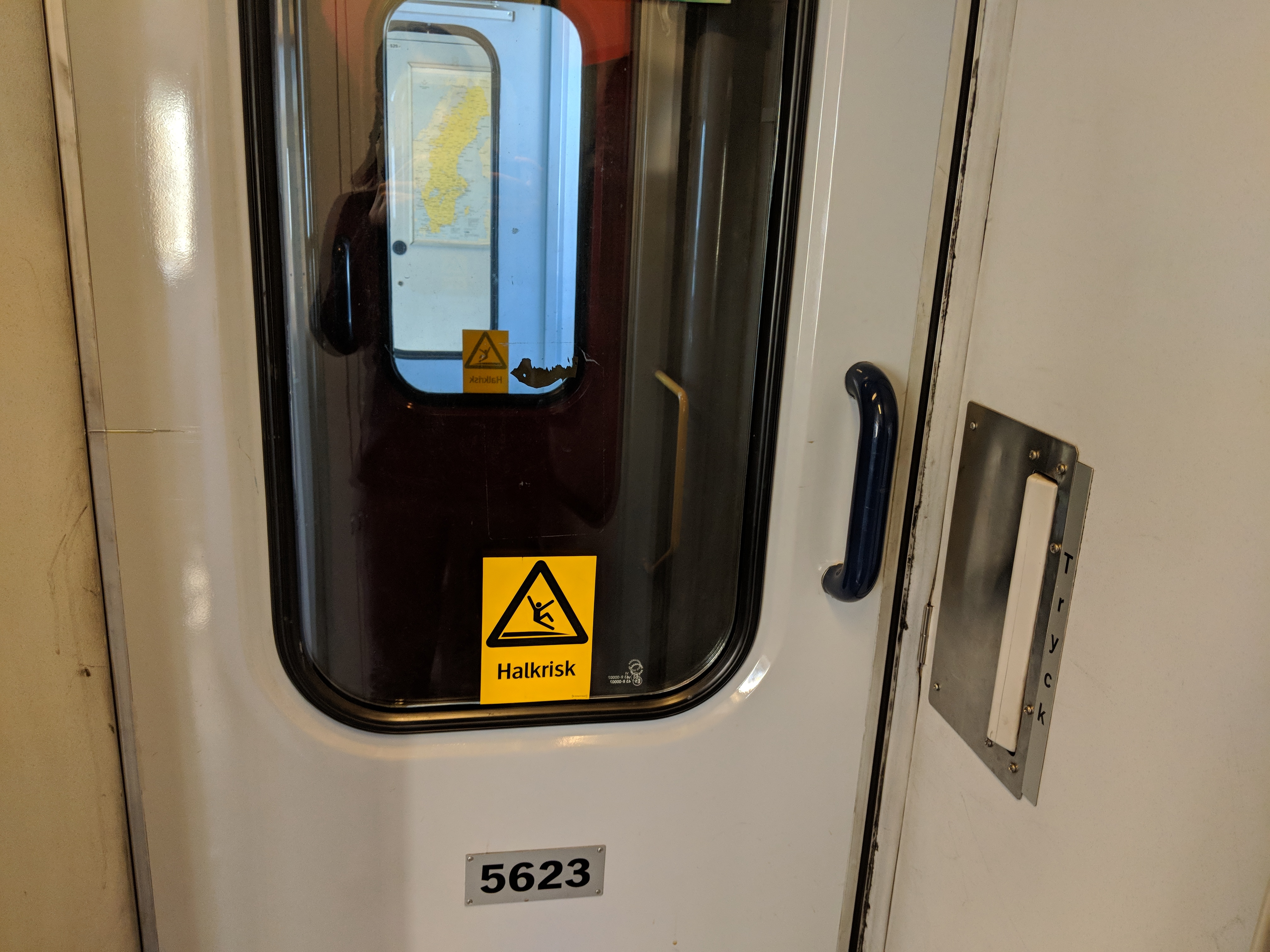 Instead of hauling the doors open using your entire body weight (like we did), press the little white bar on the right, labelled 'Tryck' and it'll open automatically.