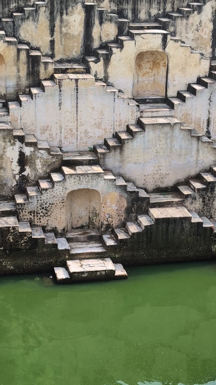 Another picture of this stepwell